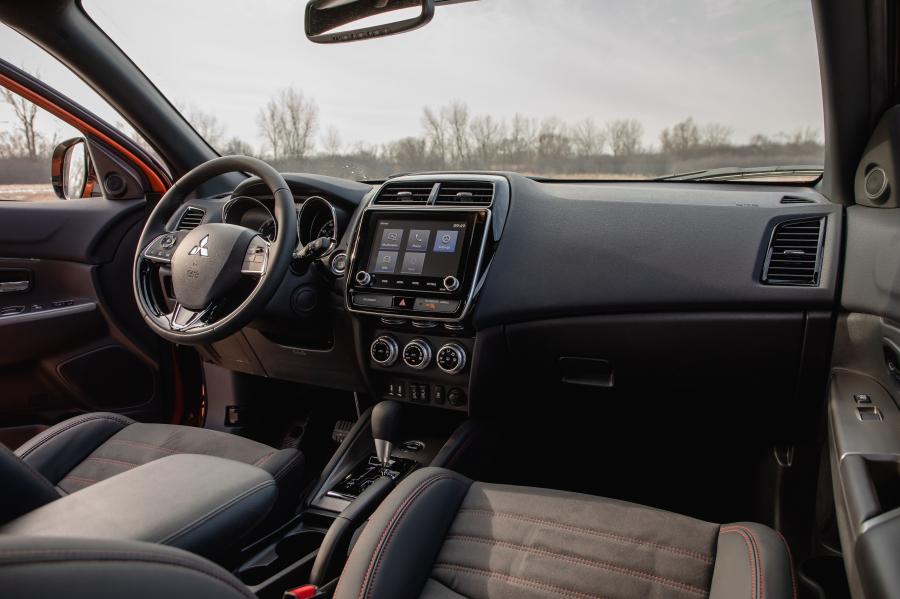 Торпедо Mitsubishi Outlander Sport 2019 года  (фото 9 из 39)